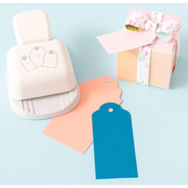 WE R MEMORY KEEPERS 3-IN-1 PUNCH, ROUNDED TAG